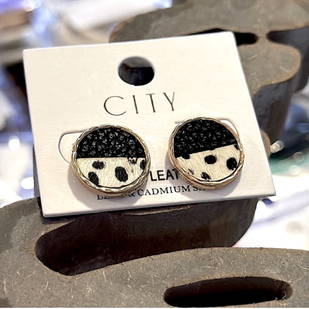🆕🖤CITY: Two Toned Round Cheetah Studs